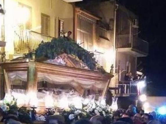 San Michele di Ganzaria, processione con inchino davanti alla casa del boss La Rocca: 39 condanne