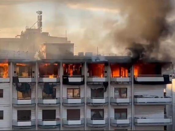 Taranto, incendio in un palazzo di piazza Carmine: inquilini in fuga, muore donna di 82 anni