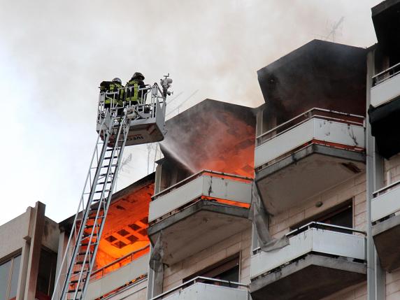 Incendio al palazzo di piazza Carmine a Taranto, dissequestrati sette piani: le famiglie possono tornare a casa