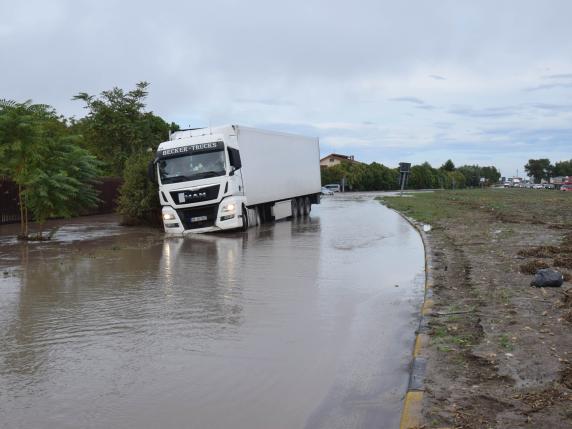 Maltempo Nel Foggiano, Piove Da 24 Ore: Allagamenti E Frane | Corriere.it