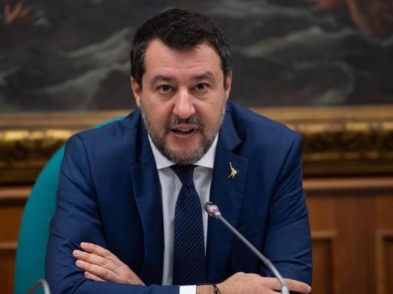 Salvini: «Se in Campania c’è il caos la colpa è di chi amministra». E De Luca: «Sono contemplatore politico»