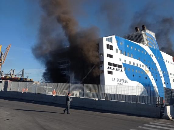 Porto Di Palermo, Brucia Ancora Nave Gnv: Allarme Per La Qualità Dell ...