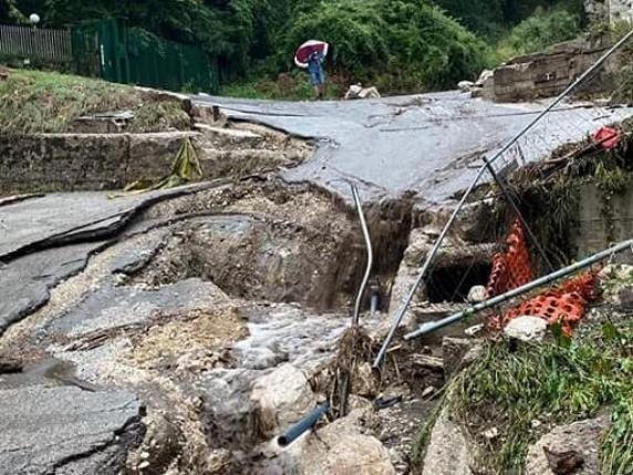 Alluvione A Monteforte Irpino, Fiumi Di Fango E Frane: Abitazioni ...