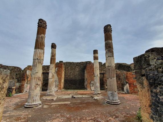Scavi Pompei, restaurate le colonne della Casa del Fauno bombardate durante la seconda guerra mondiale