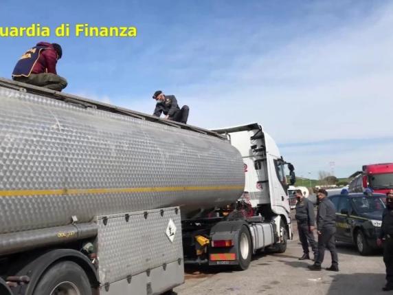 Petrol Mafie Spa, 71 arresti: lo strapotere economico del clan Moccia