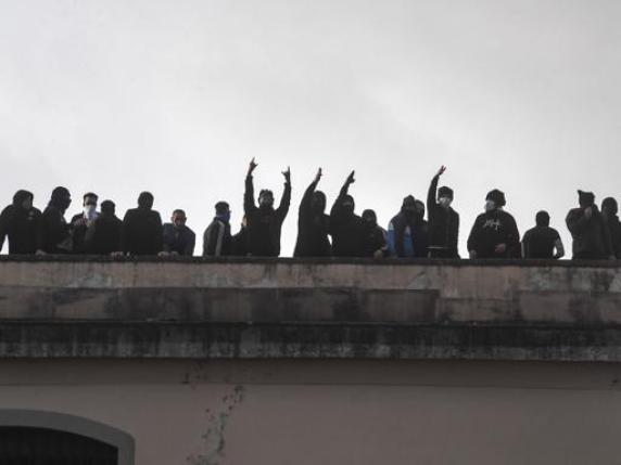 Stop visite al carcere di Poggioreale, la rivolta filmata dai detenuti