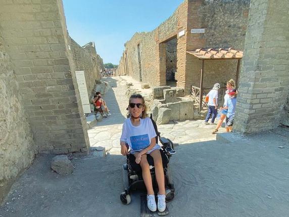 Scavi Pompei, disabile bloccata nell’area archeologica perché l’ascensore è guasto