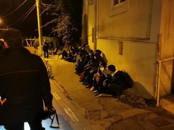 Barcone con 16 migranti approda a Nerano in Penisola Sorrentina