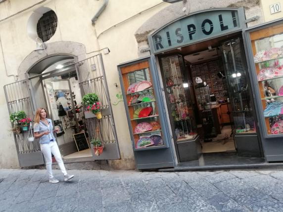Salerno, c’è Veronica Maya per botteghe nel centro storico
