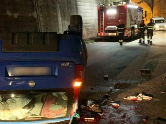 Incidente a Taormina, morti due giovani: schianto con l’auto nella notte contro un palo della luce