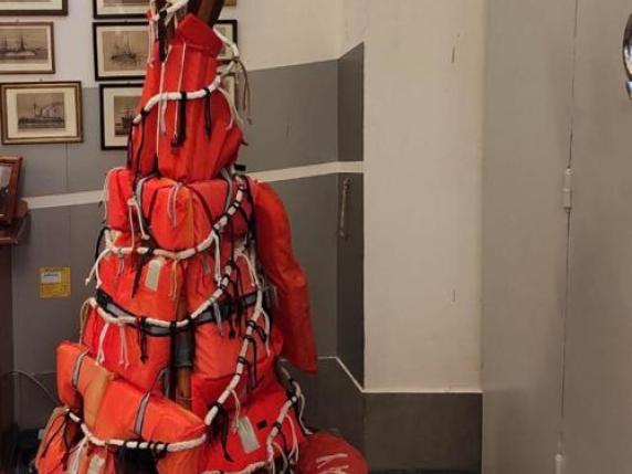 «L’albero di salvataggio», l’installazione di D'Agostino alla Lega Navale