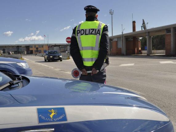 Migranti Arrestati Tre Stranieri Tra Napoli E Treviso Corriere It