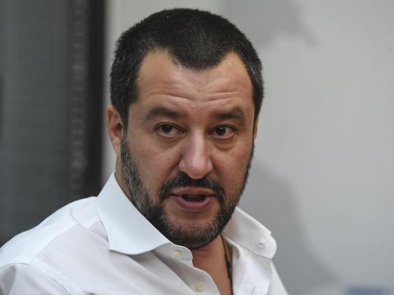 Arriva Salvini e il sindaco (leghista) di San Giuseppe chiude le scuole