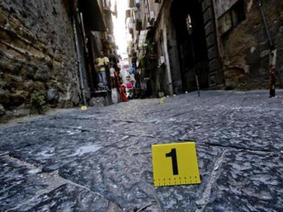 Sparatoria a Napoli all’alba: i proiettili finiscono in due abitazioni