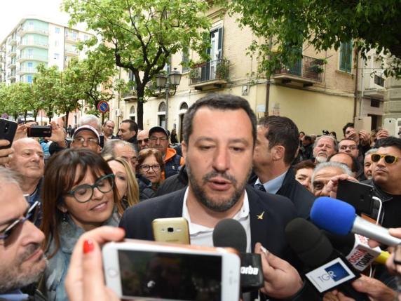Salvini in Puglia parla di sicurezza e di agricoltura: «Difenderemo l’olio e il grano della Puglia a Bruxelles»
