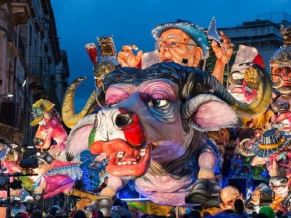 Acireale, il Carnevale diventa a pagamento: scoppia la polemica