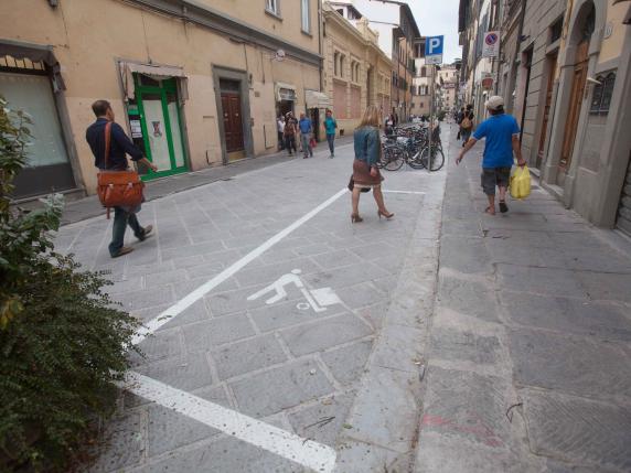 Firenze, i residenti dell'Oltrarno contro l'infopoint per turisti