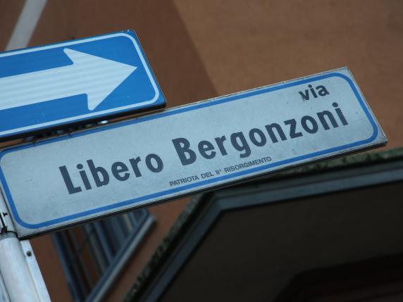 Bologna, via «patriota» dalla toponomastica. Calenda contro il Comune: vergogna
