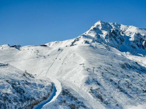 La neve in montagna prepara lo sprint: sarà una Pasqua da tutto esaurito