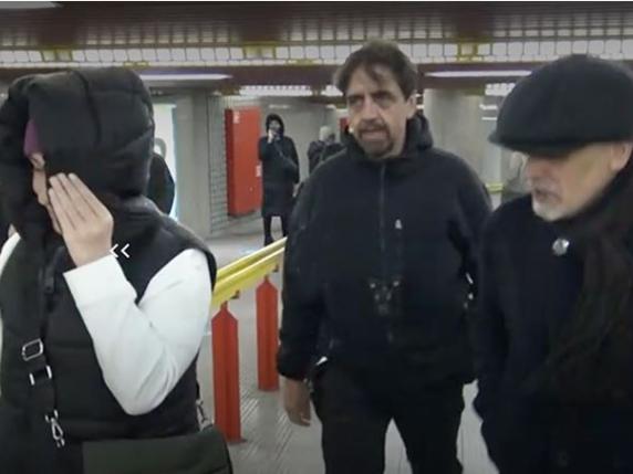 Valerio Staffelli e le borseggiatrici del metrò di Milano: «Le prendono e le rilasciano dopo tre ore, il Tapiro va a tutti noi»