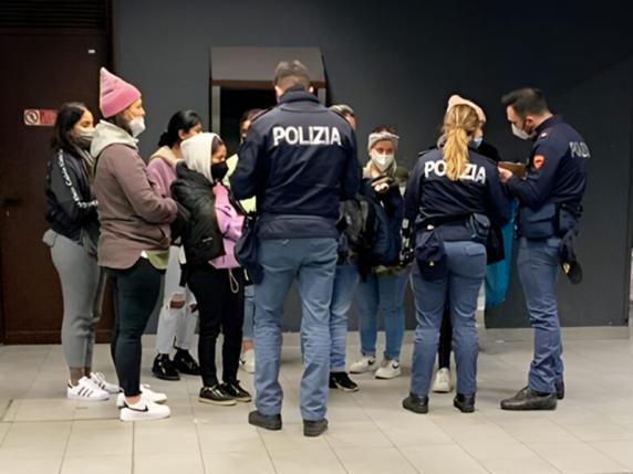Borseggiatrici a Milano: ecco perché non vanno in carcere e che cosa si può fare per fermarle