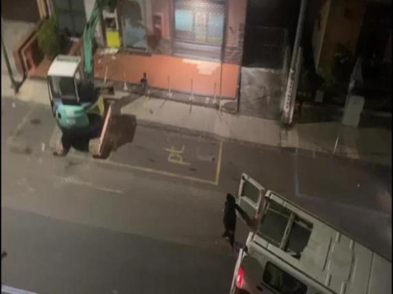 Catania, riapre l'ufficio postale assaltato con l'escavatore per rapinare il Bancomat