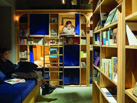 «Book & Bed», Napoli come Tokyo: Mondadori apre l’«hotel dei sogni»