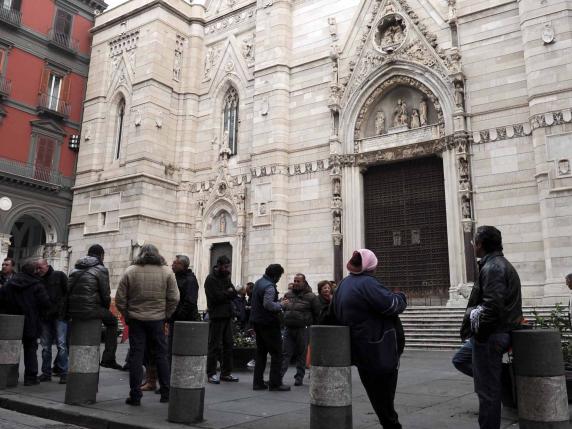 Pedofilia, due giorni di sit-in davanti alla Cattedrale di Napoli