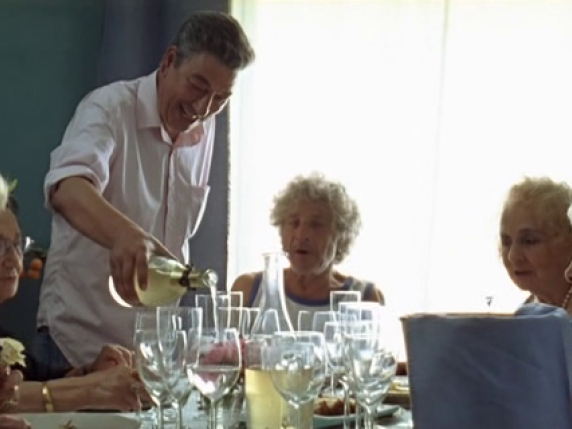Un frame del film «Il pranzo di Ferragosto»