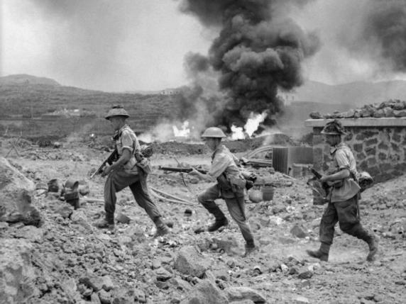 Soldati a Pantelleria durante l’operazione Corkscrew