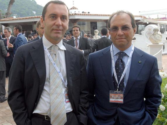 Maccauro e Gallozzi al convegnocon Napoli e il figlio di De LucaCentrodestra all’attacco: «Vergogna»