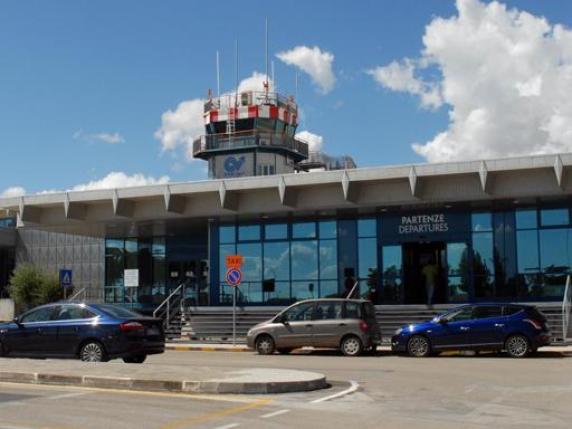 L’ingresso dell’aeroporto Gino Lisa di Foggia