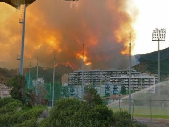 Messina accerchiata dagli incendi, sgombrata anche l’Università
