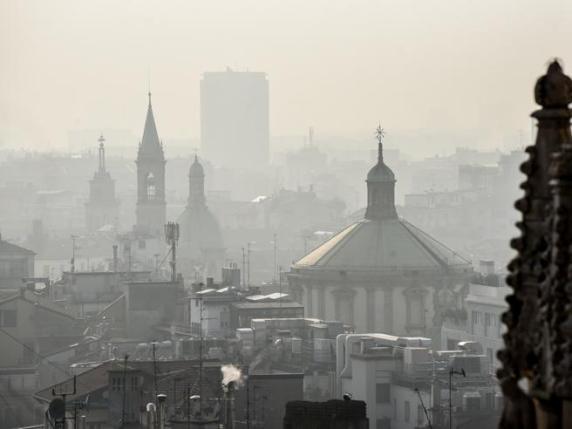 Smog, a Milano  si respira ari inquinata un giorno su tre: da inizio anno sforati i limiti 27 volte