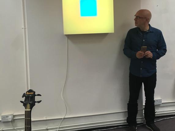 Brian Eno al Castello di Trani inaugura la mostra «Light music»