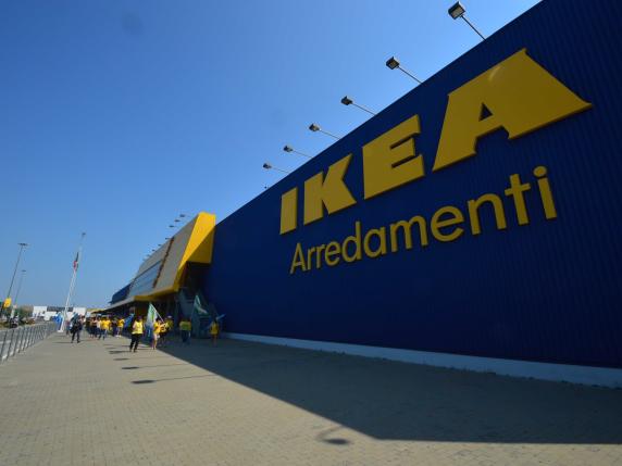 Lavoratore licenziato, protesta a IkeaLa Uil: «In pausa 5 minuti in più»