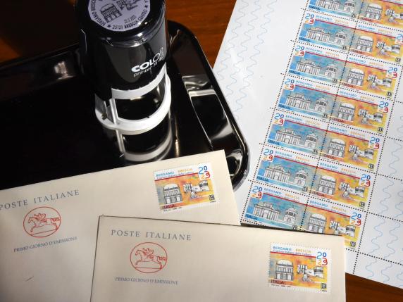 Capitale italiana della Cultura, il francobollo dedicato a Brescia e Bergamo