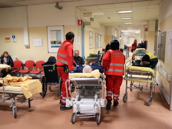 Bologna, la grande fuga dai Pronto soccorso: «I medici vogliono altro»
