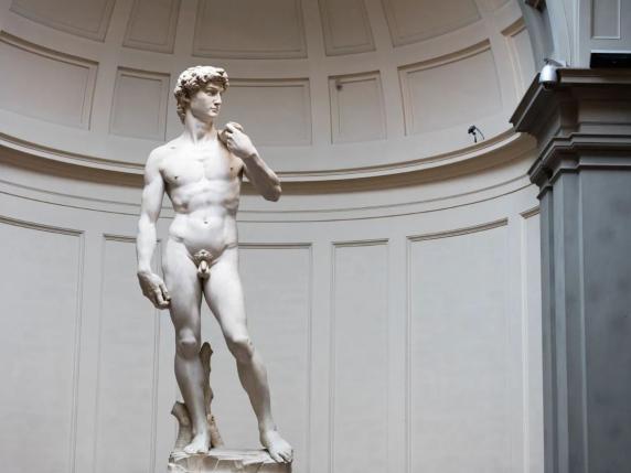 Florida, prof licenziata per aver mostrato il David di Michelangelo ai suoi studenti: «È pornografia»