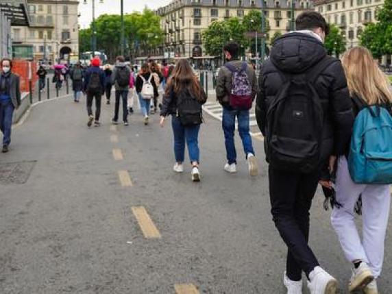 Avellino, il bus non è attrezzato per i disabili: classe di liceali rinuncia alla gita a Barcellona