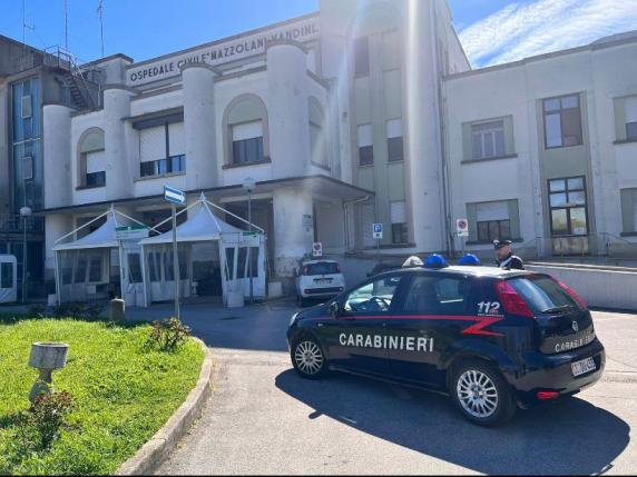 Ferrara, infermiera scoperta con 10 mila euro di farmaci e attrezzatura medica in casa: arrestata
