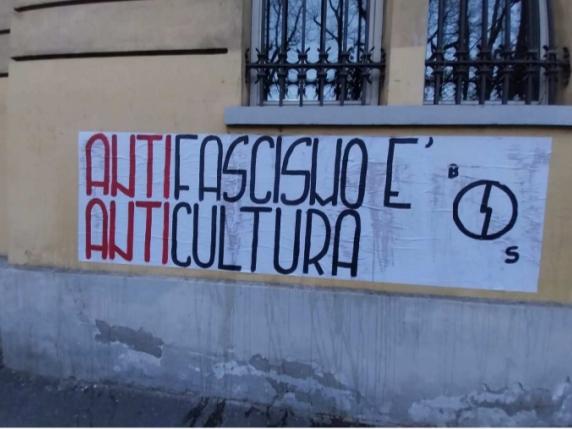 Nuovo striscione di Blocco Studentesco a Brescia, stavolta al Calini: «Antifascismo è anticultura»