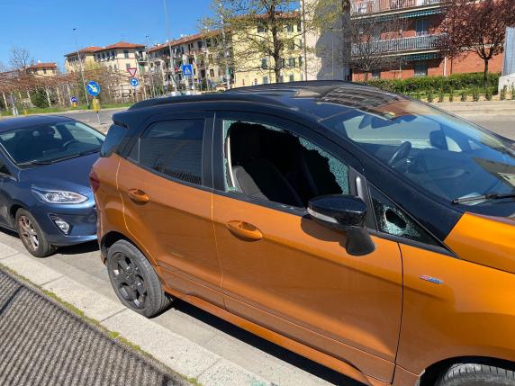 Firenze, finestrini delle auto rotti in zona Leopolda