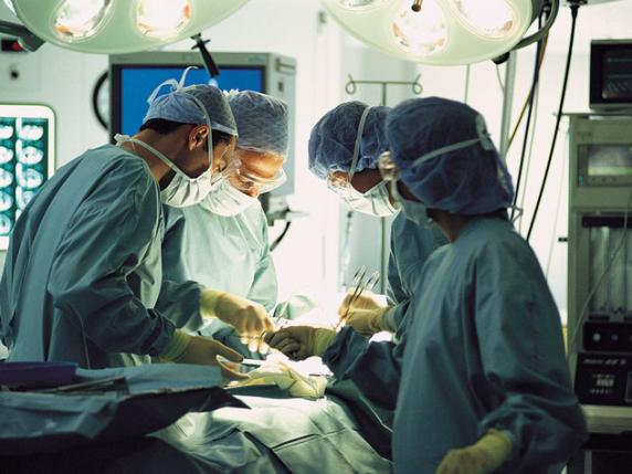 Torino, bimbo morto in sala operatoria: 4 medici sotto inchiesta per omicidio colposo