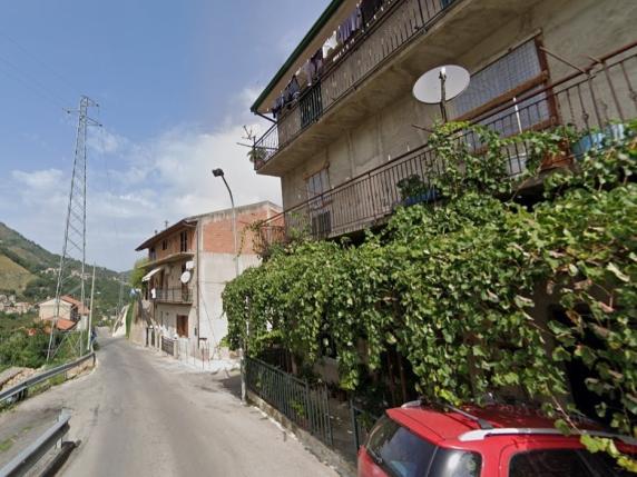 Messina, esplosione in casa mentre preparano dolci di Pasqua: 5 feriti 