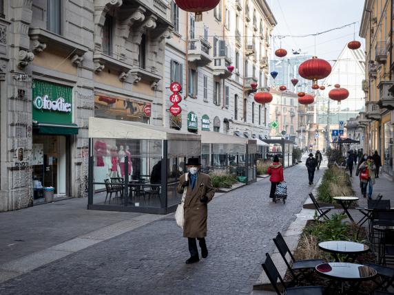 Il Paese dei furbi e dei fessi visto un giorno da Chinatown