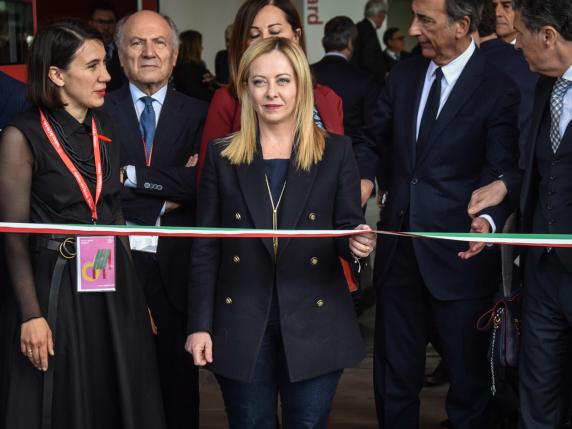 La Presidente del Consiglio Giorgia Meloni in occasione della visita al Salone del Mobile, a Milano, 18 Aprile 2023. ANSA