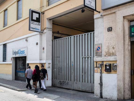 Milano, violentata nel bagno della discoteca Q Club di via Padova. «Immobilizzata da uno sconosciuto»