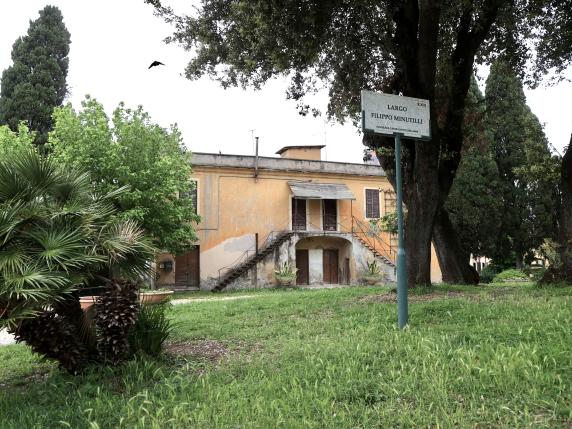 Villa Sciarra, occupato l’edificio del portiere «E non ce ne andiamo»