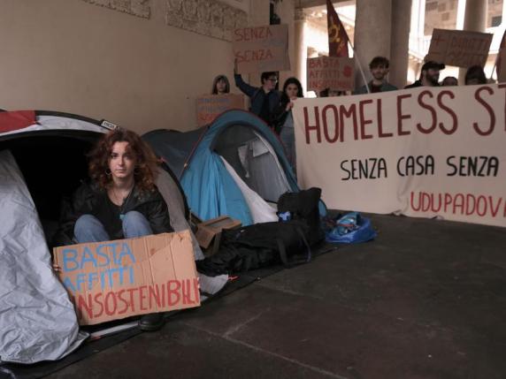 Padova, arriva la protesta delle tende all'università: «Poche case e affitti troppo cari»  